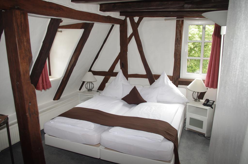 Hotel Restaurant Altes Badhaus Eberbach  Oda fotoğraf